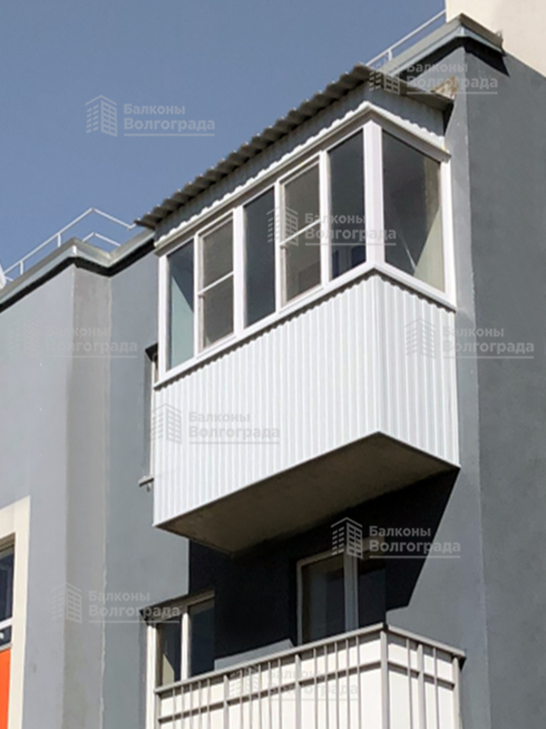 Цена на ремонт балкона с остеклением и отделкой