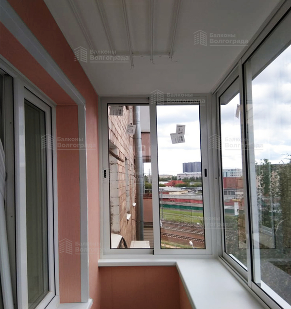 Раздвижное остекление балкона с выносом и отделкой под ключ