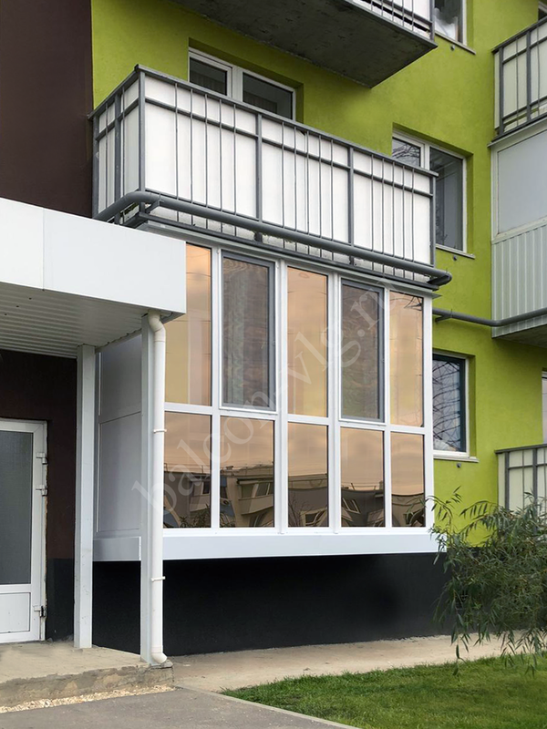 Остекление балкона с тонированными стеклопакетами Stis Color Бронза