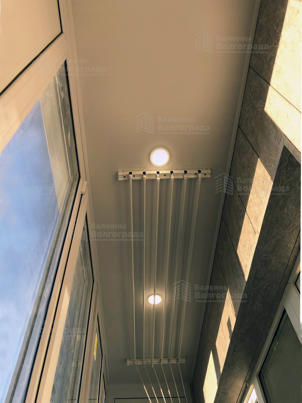 Отделка балкона под ключ: утепление, ПВХ панели, сушилка, светильники